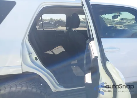 2014 Toyota 4Runner Trail z USA, uszkodzony, nr VIN JTEBU5JR2E5154979